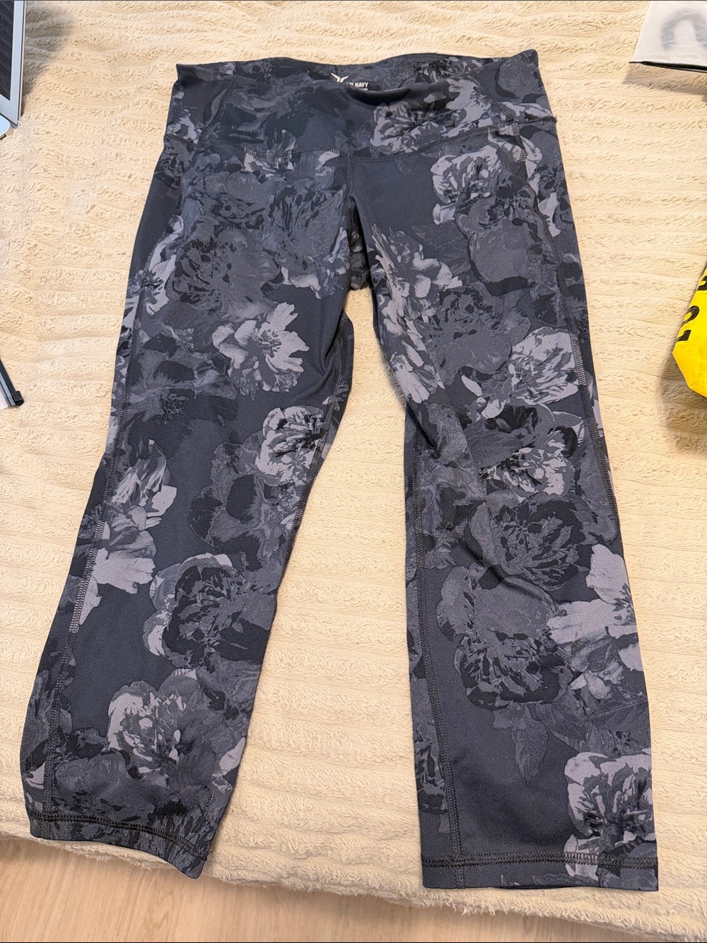 Old Navy Go-Dry Black & Gray Floral Active Capris